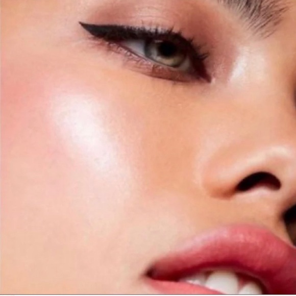 MAC SO EXTRA! Glow Kit *LIMITED EDITION* - Picture 4 of 13